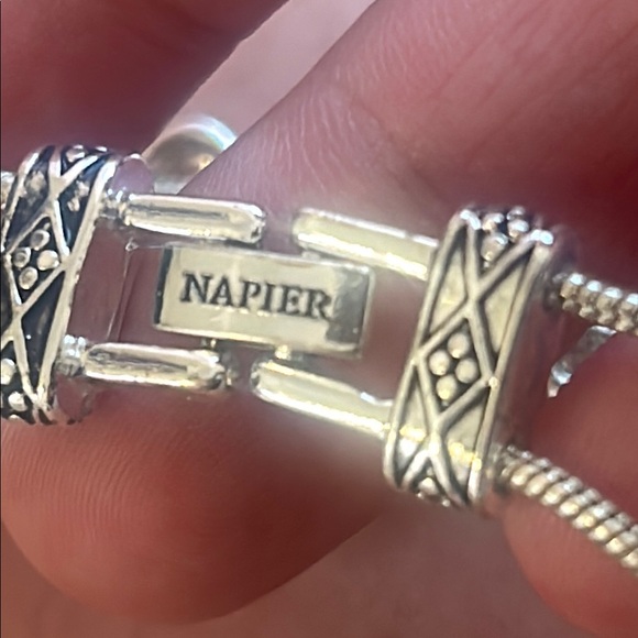 Elegant Multi-Color Bracelet - Picture 2 of 5